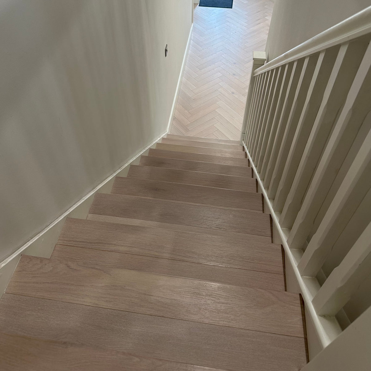 Glazed Oak 12mm Stair Nosing