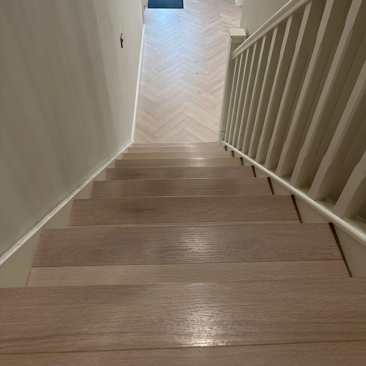 Glazed Oak 12mm Stair Nosing