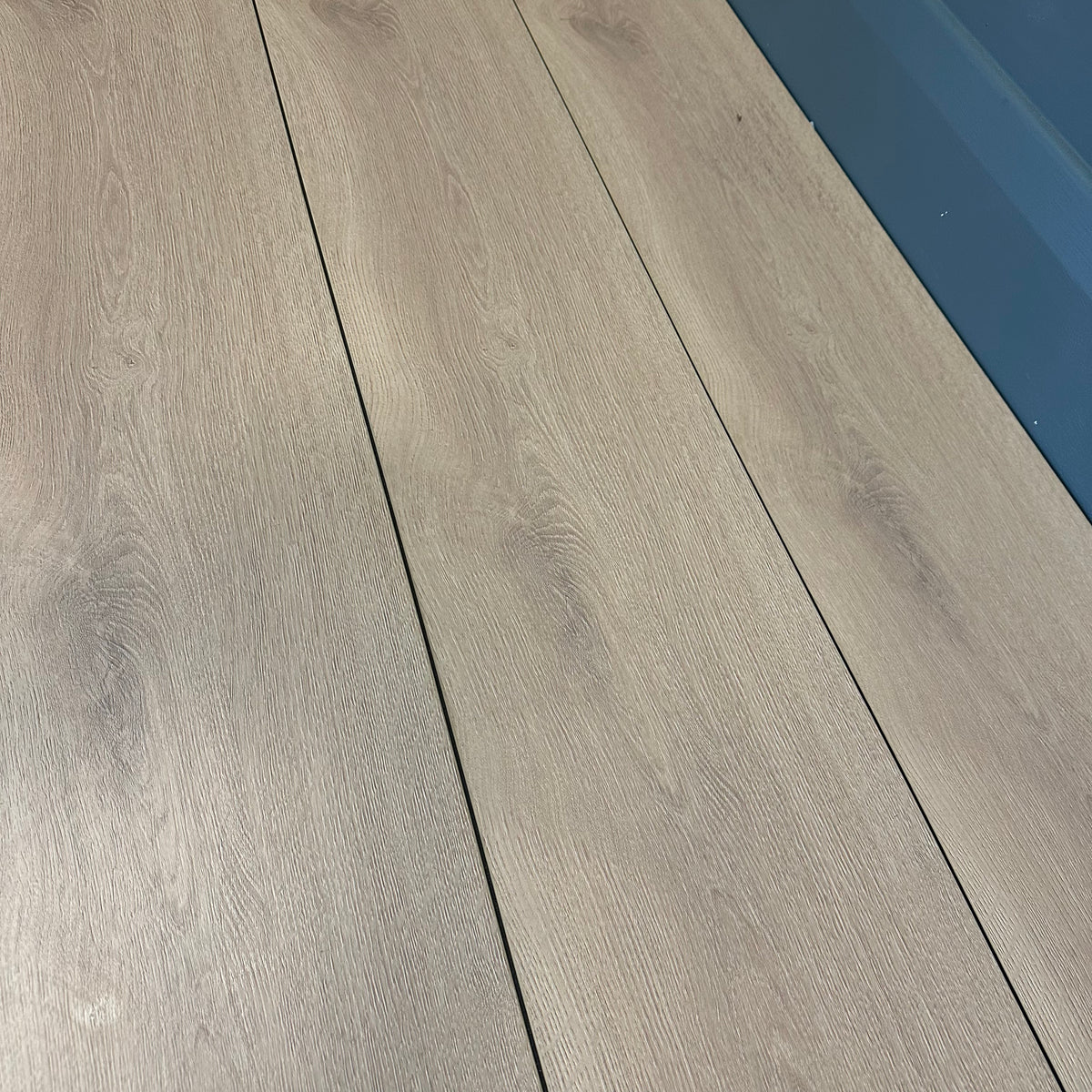 Baum Aqua Plus Meadow Oak Long Plank 12mm